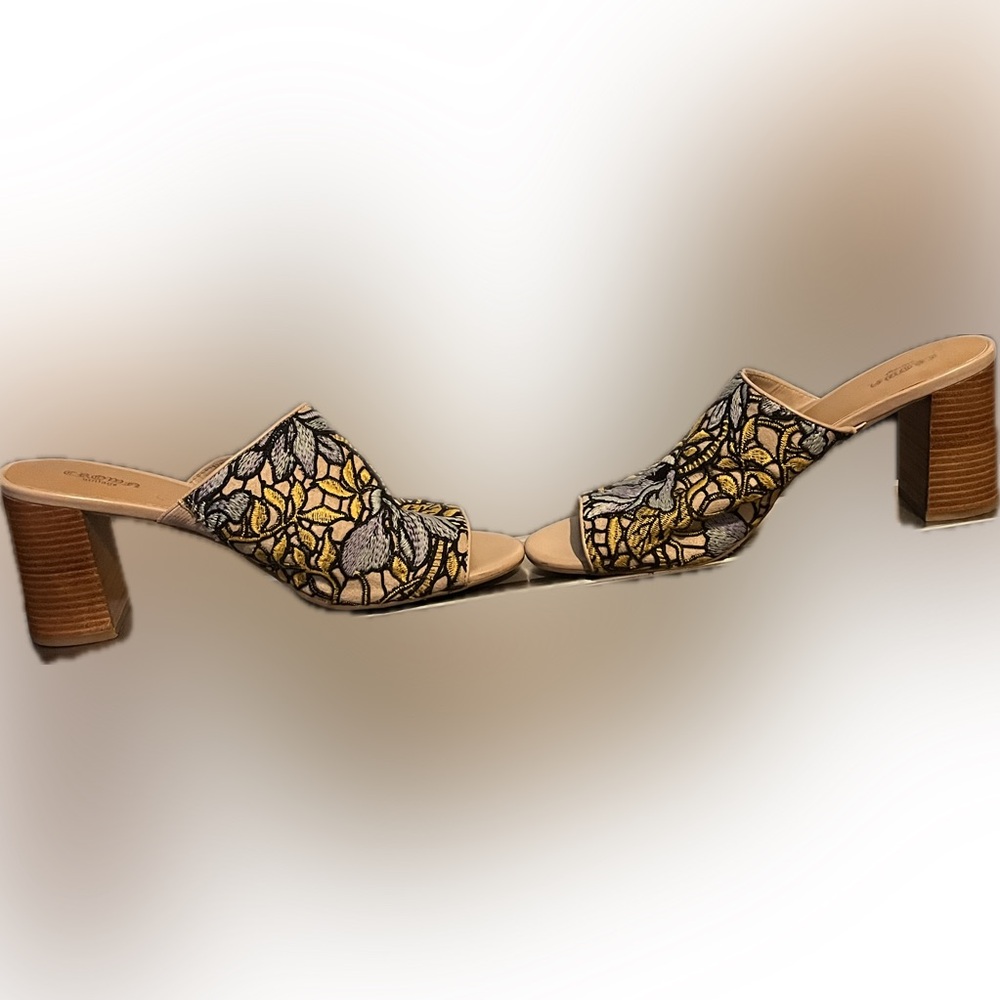 Beautiful Embroidered slides - Picture 4 of 13
